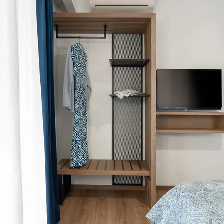 Captain's Seafront Apartmán *