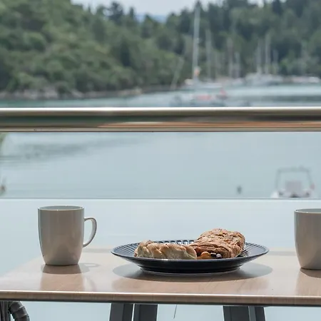 Captain's Seafront Apartmán *