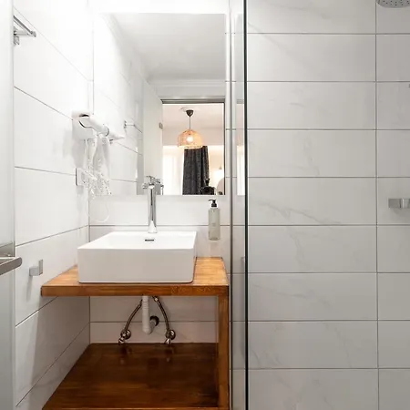 Captain's Seafront Apartmán