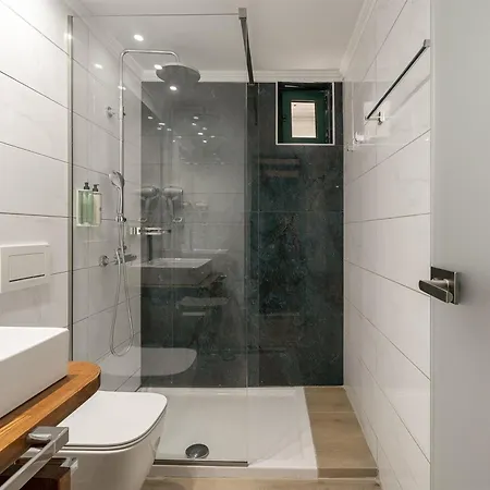 Captain's Seafront 公寓 *