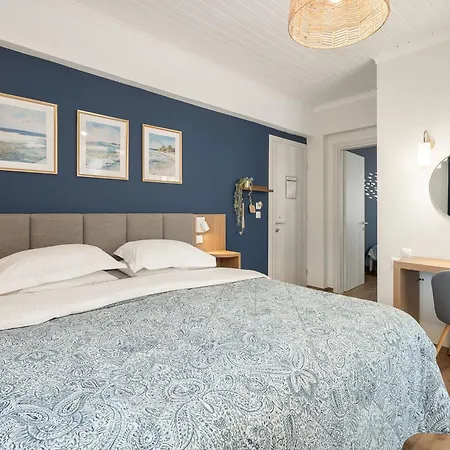 Captain's Seafront Апартаменты Нидри